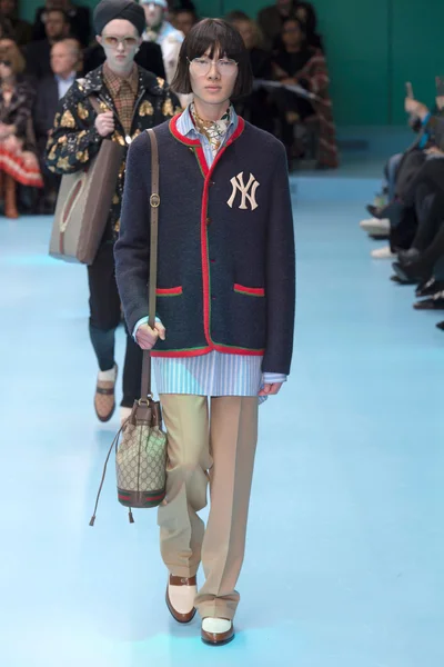 Look 27